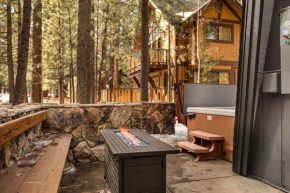 The 99 Pines Walk to Snow Summit Hot Tub Big Bear Lake